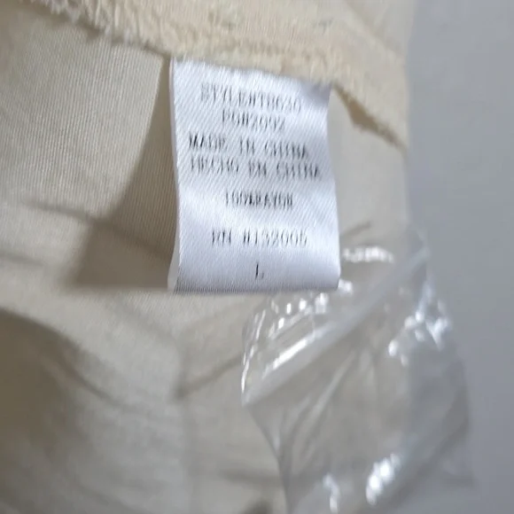 Entro Embroidered Cream and Red Women's  Boho Top - Picture 7 of 11